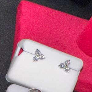 925 Sterling silver elegant Moissanite studs